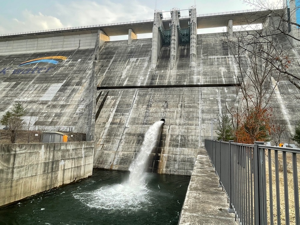 한국수자원공사, 의성 산불 진화에 성덕댐 긴급 방류 등 적극 협력 이미지[1]
