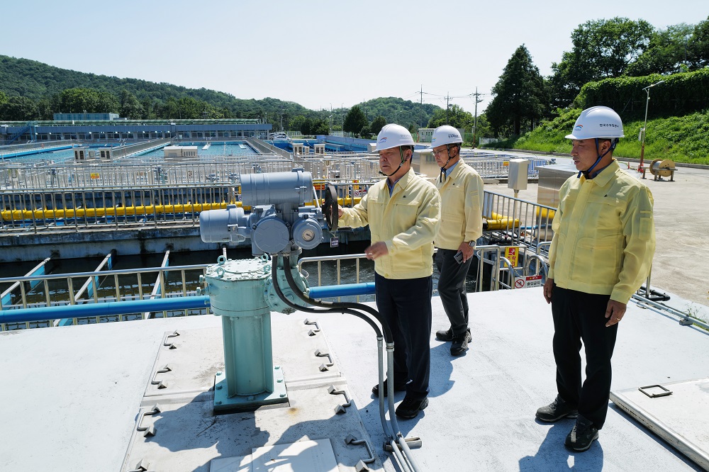 수자원공사, 역대급 폭염에 보령댐·석성정수장 점검 이미지[4]