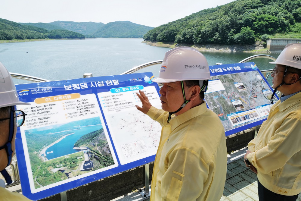 수자원공사, 역대급 폭염에 보령댐·석성정수장 점검 이미지[1]